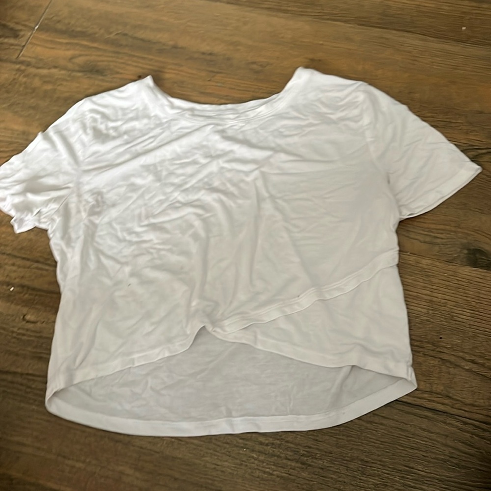 T-Shirt, Criss cross on bottom